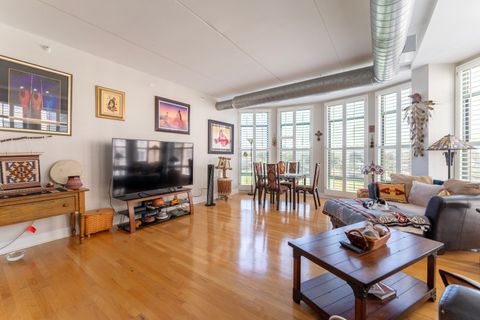 Tiny photo for 1 S Highland Avenue #400, Arlington Heights, IL 60005 (MLS # 12474237)