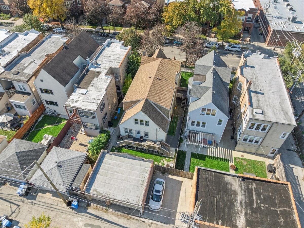 3935 N KIMBALL Avenue