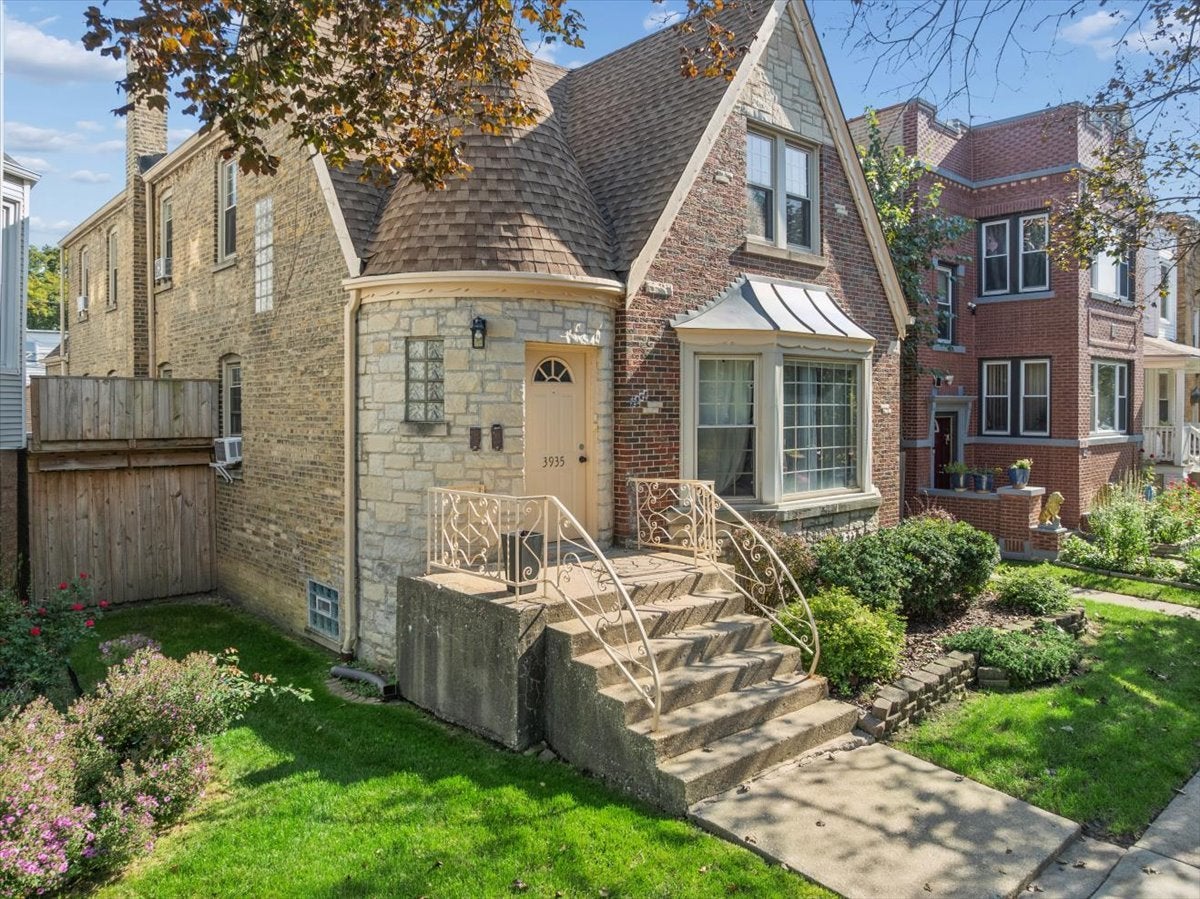 3935 N KIMBALL Avenue