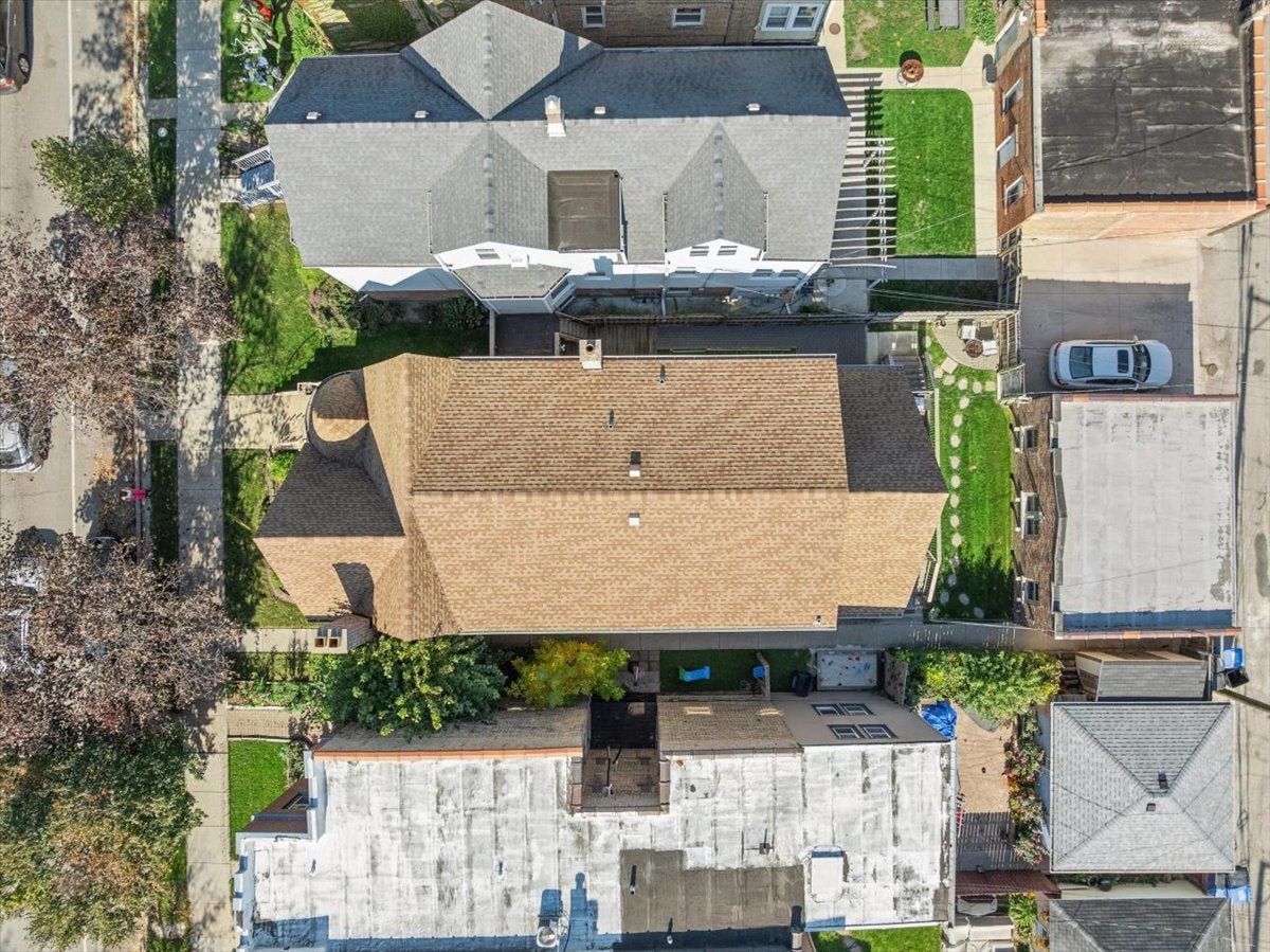 3935 N KIMBALL Avenue