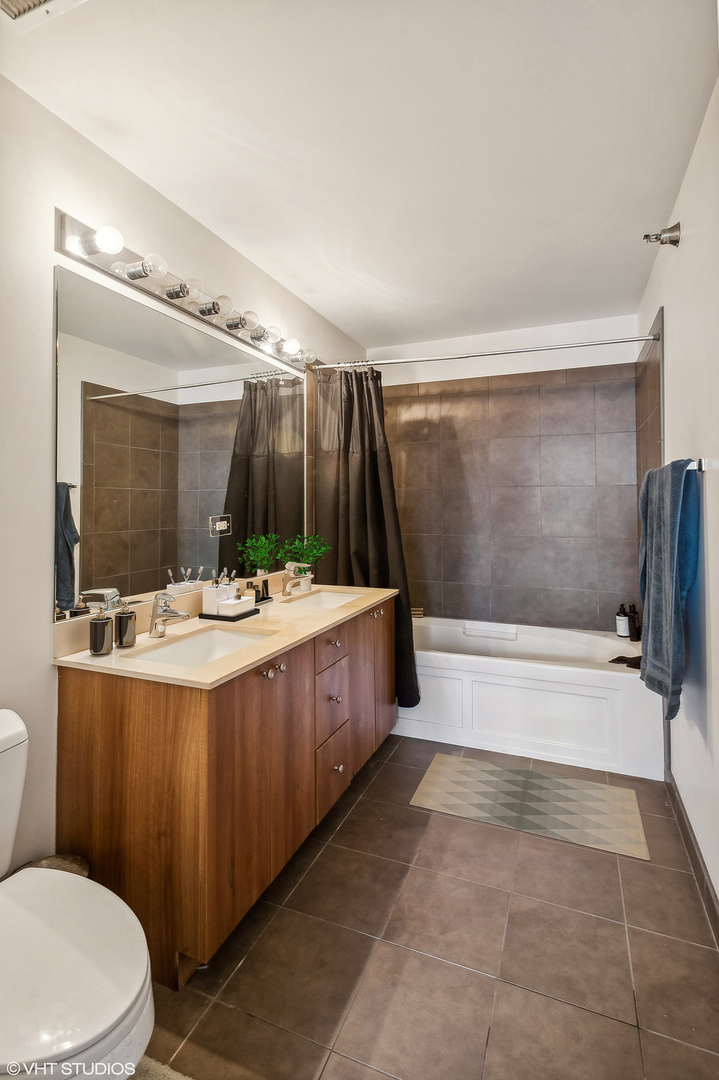 235 W Van Buren Street 2915