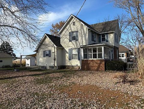Tiny photo for 215 Chicago Street, Dewitt, IL 61735 (MLS # 12527617)