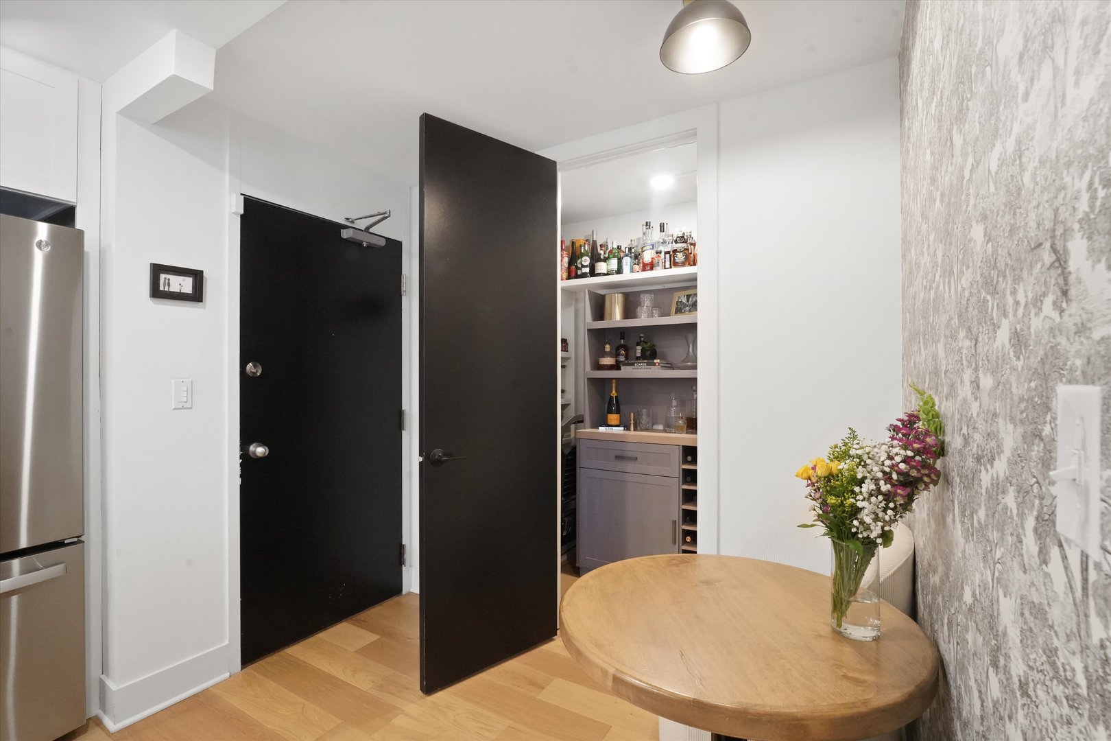 88 W Schiller Street 1001L