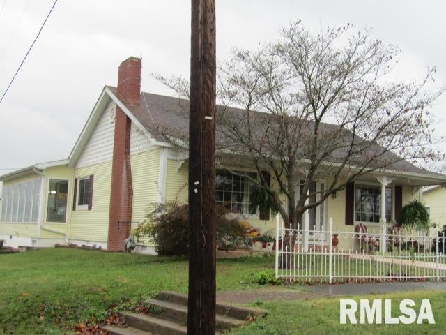 195 E MARKET Street