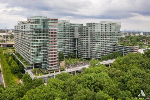 Photo of 9725 Woods Drive #1913, Skokie, IL 60077 (MLS # 12782480)