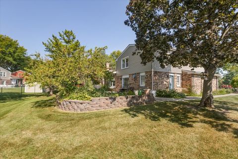 Tiny photo for 2624 N Prindle Avenue, Arlington Heights, IL 60004 (MLS # 12471416)