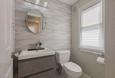 Tiny photo for 2624 N Prindle Avenue, Arlington Heights, IL 60004 (MLS # 12471416)