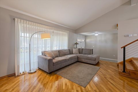 Tiny photo for 2624 N Prindle Avenue, Arlington Heights, IL 60004 (MLS # 12471416)