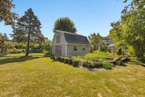 Tiny photo for 2624 N Prindle Avenue, Arlington Heights, IL 60004 (MLS # 12471416)