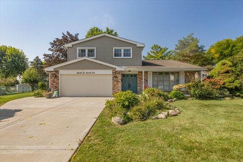 Photo of 2624 N Prindle Avenue, Arlington Heights, IL 60004 (MLS # 12471416)