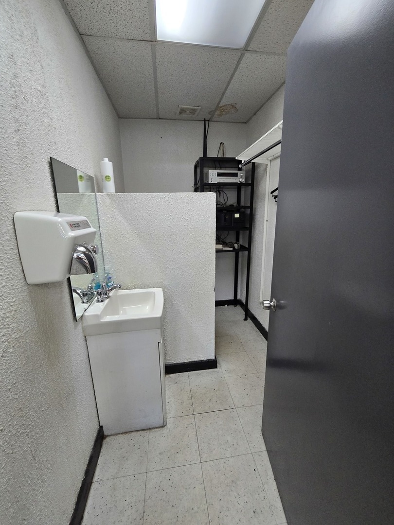 3711 W Lawrence Avenue