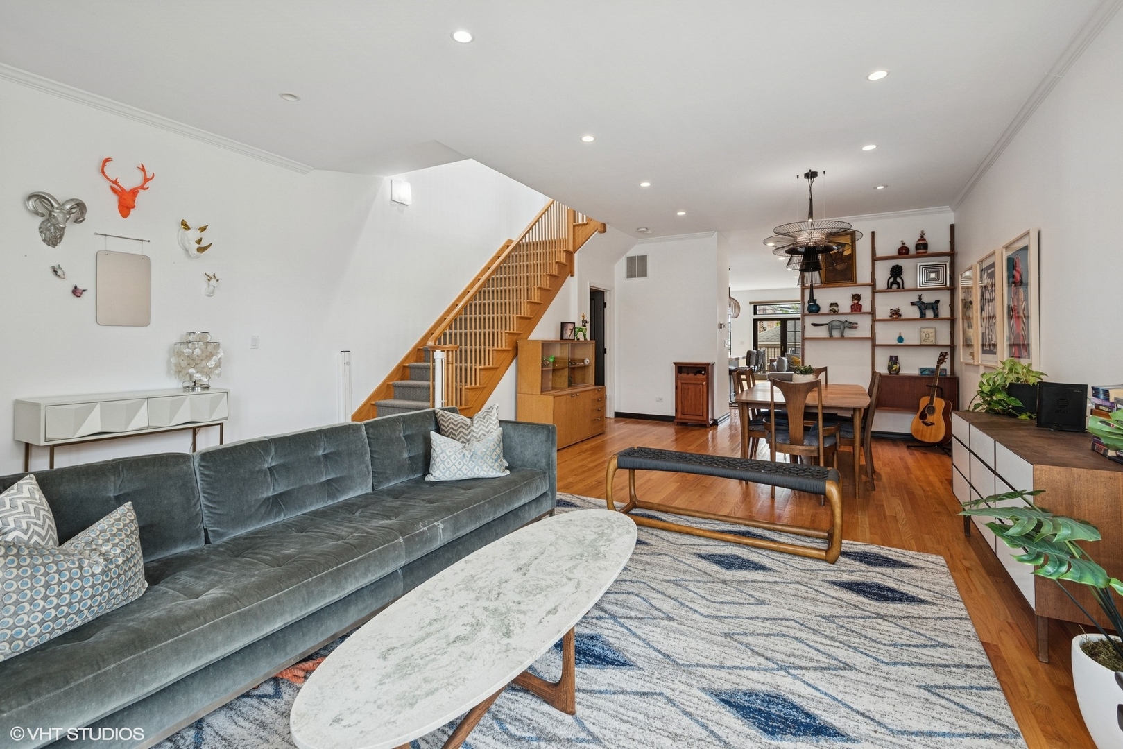 837 W 34TH Place