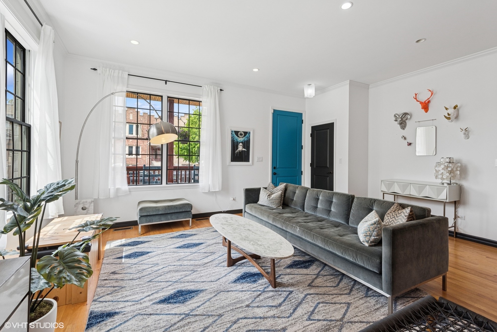 837 W 34TH Place