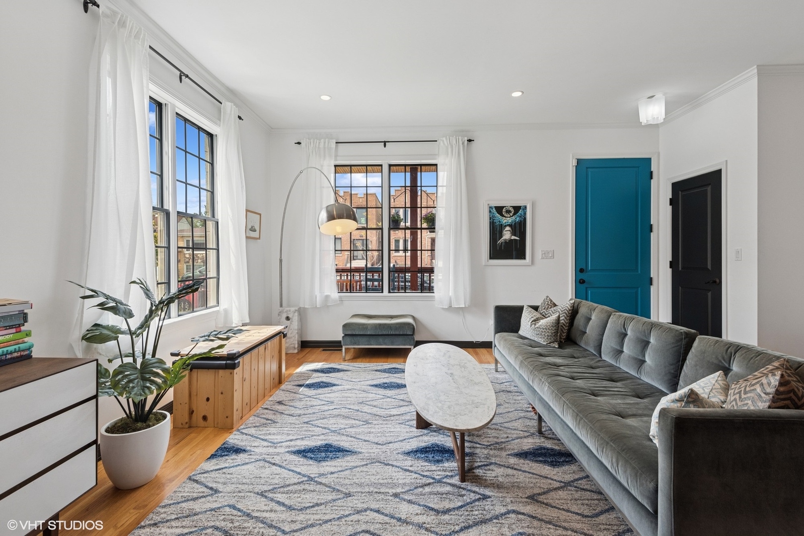 837 W 34TH Place