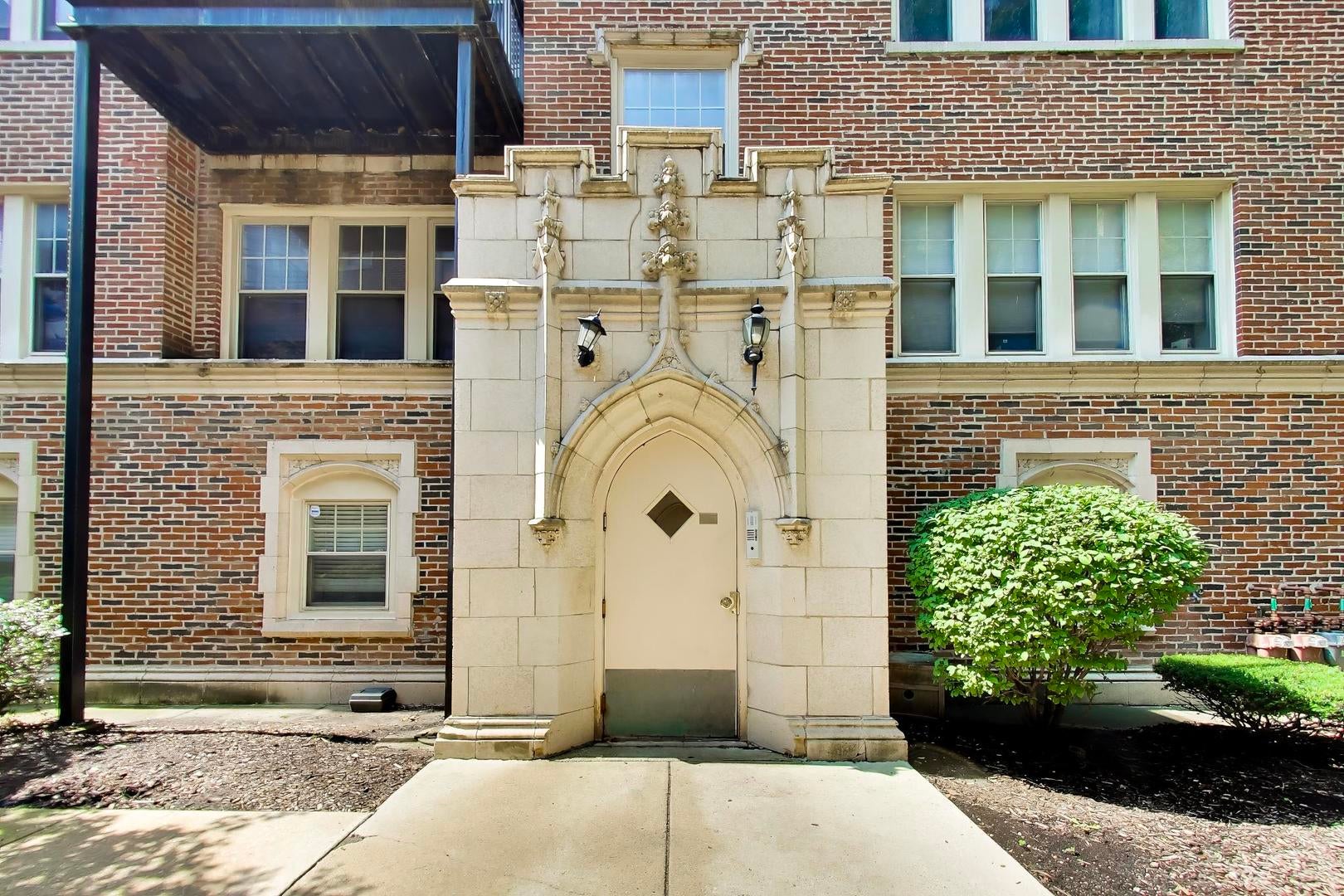 2315 E 70th Place 213