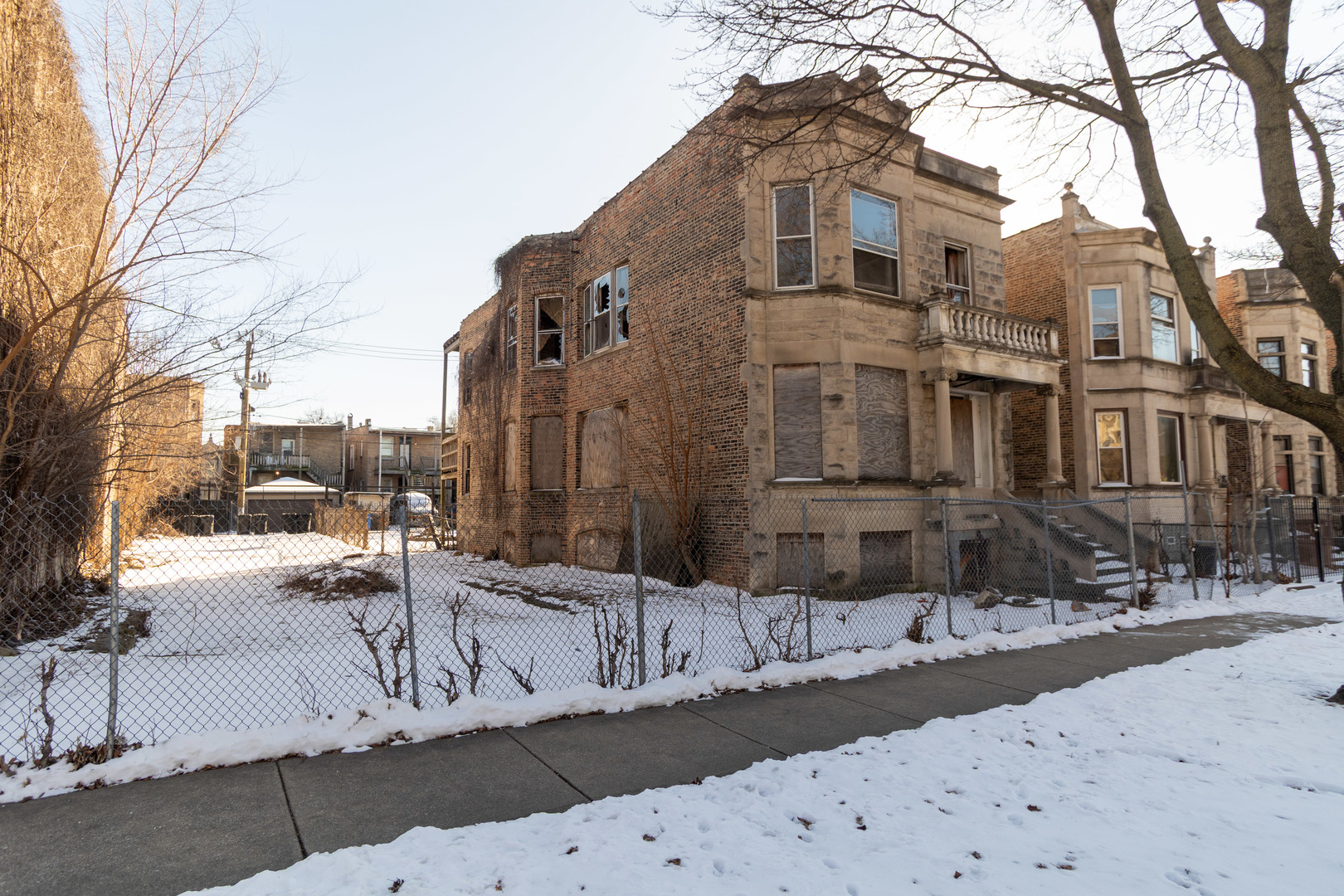 3827 W Gladys Avenue