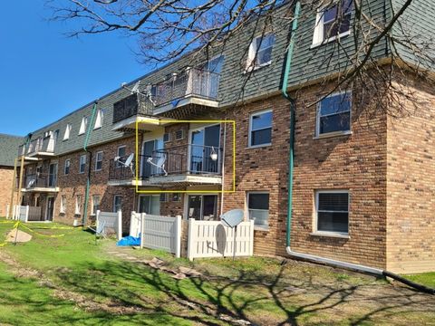 Tiny photo for 9950 S 84th Terrace #2l5, Palos Hills, IL 60465 (MLS # 12510450)