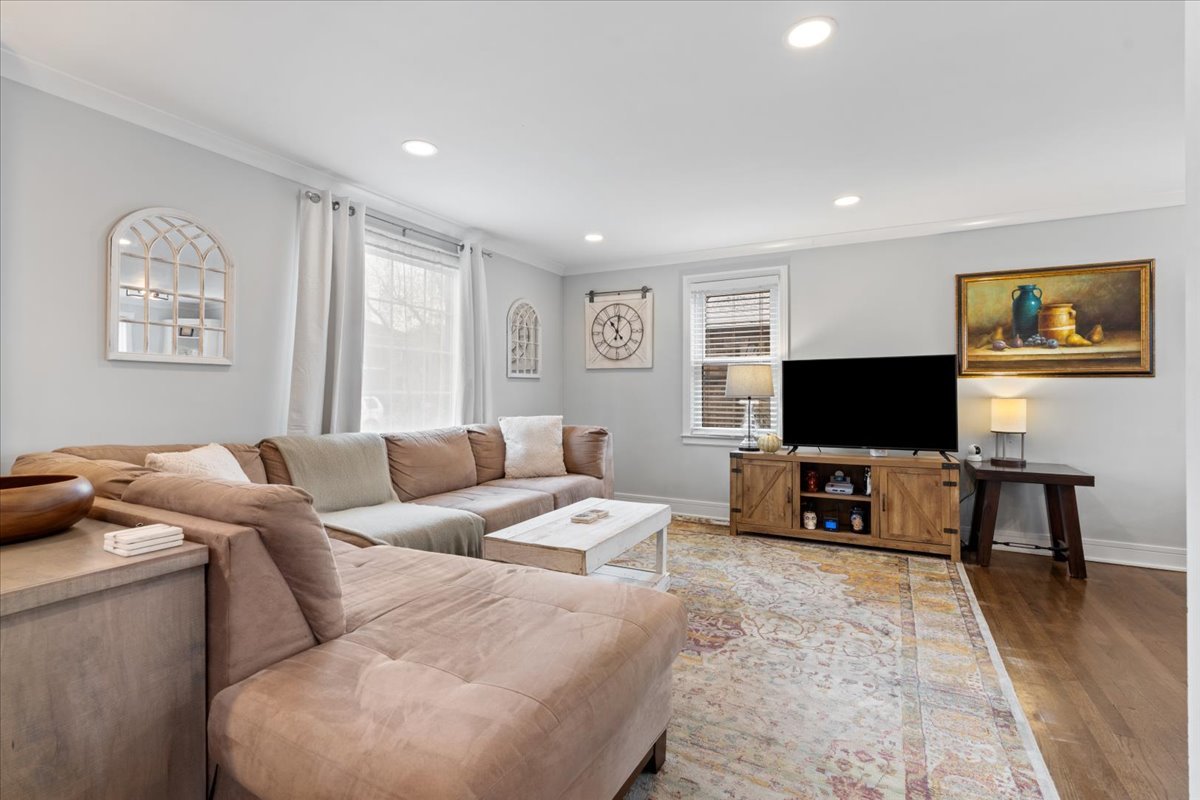 5542 N Osceola Avenue