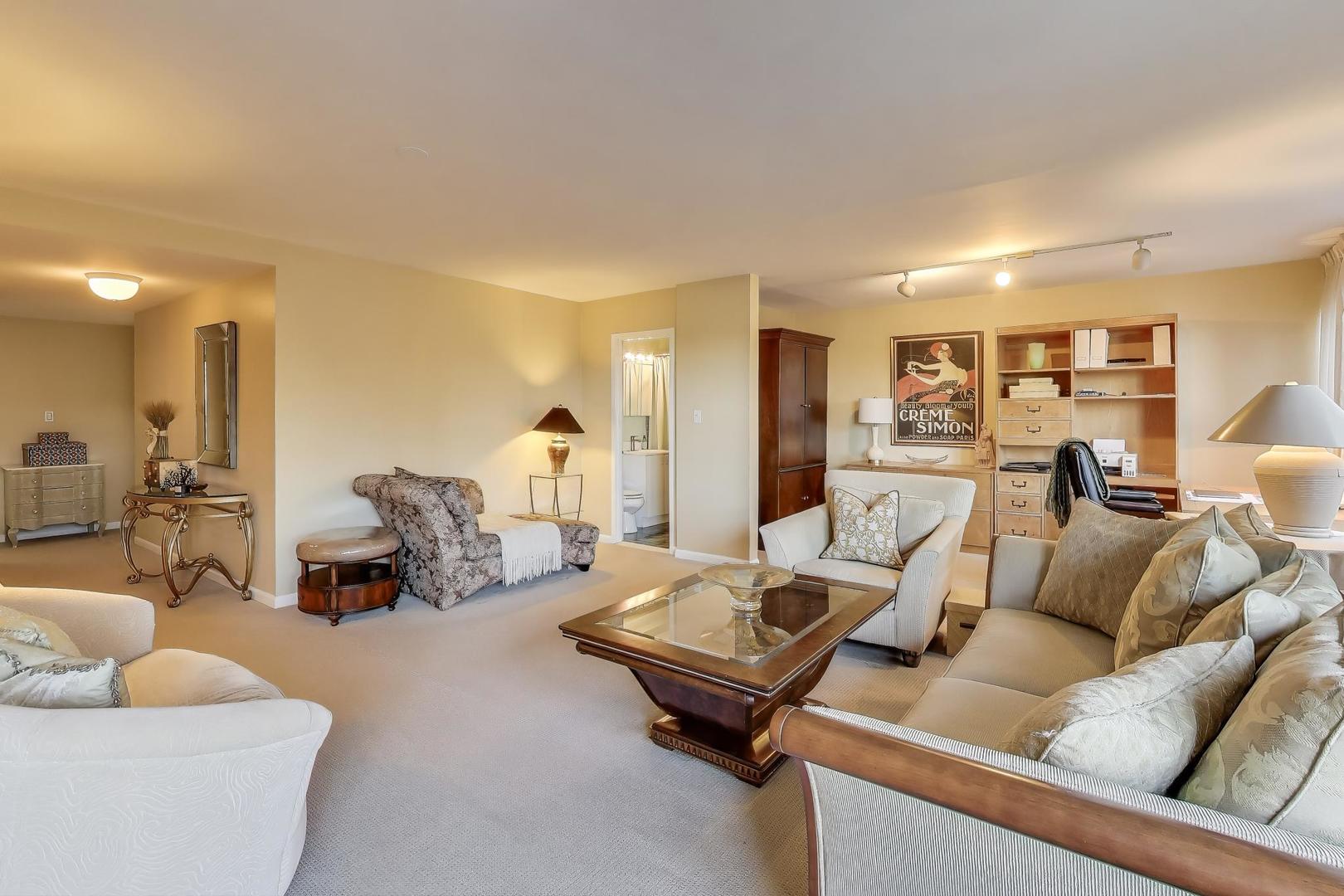 3410 N Lake Shore Drive 3AB