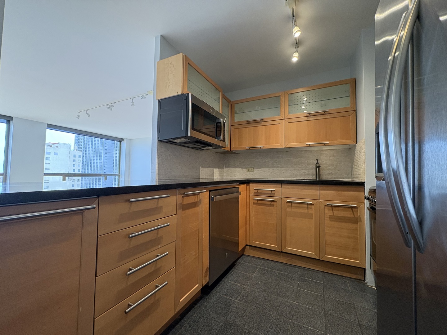 4343 N Clarendon Avenue 1004