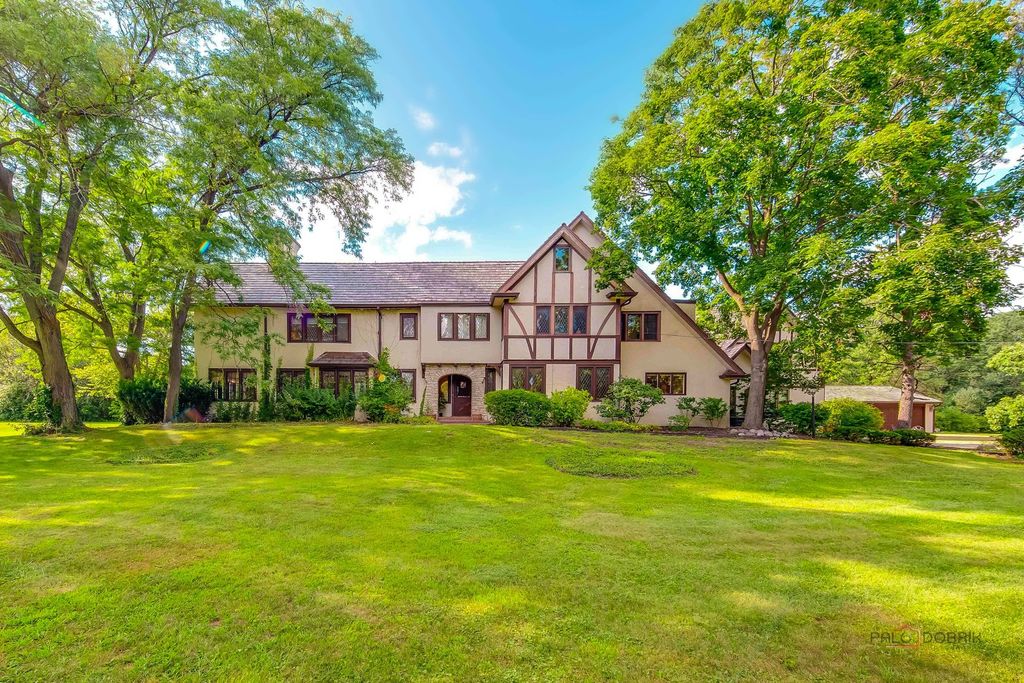 Photo for 1380 Valley Road, Bannockburn, IL 60015 (MLS # 12456576)