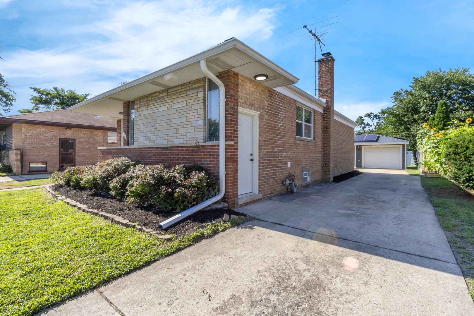 930 E 161st Place