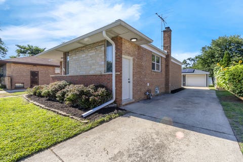 Tiny photo for 930 E 161st Place, South Holland, IL 60473 (MLS # 12713359)