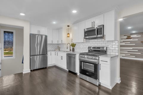 Tiny photo for 930 E 161st Place, South Holland, IL 60473 (MLS # 12713359)