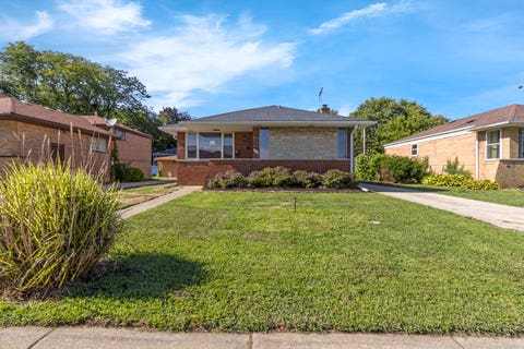 Tiny photo for 930 E 161st Place, South Holland, IL 60473 (MLS # 12713359)
