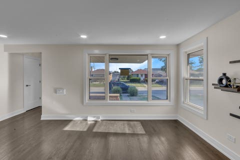 Tiny photo for 930 E 161st Place, South Holland, IL 60473 (MLS # 12713359)