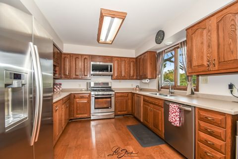 Tiny photo for 38871 N Lakeview Avenue, Antioch, IL 60002 (MLS # 12598542)