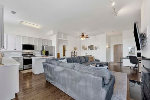 Tiny photo for 1350 W Fullerton Avenue #405, Chicago, IL 60614 (MLS # 12487545)