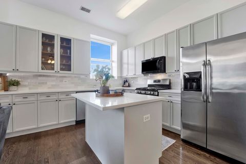 Tiny photo for 1350 W Fullerton Avenue #405, Chicago, IL 60614 (MLS # 12487545)