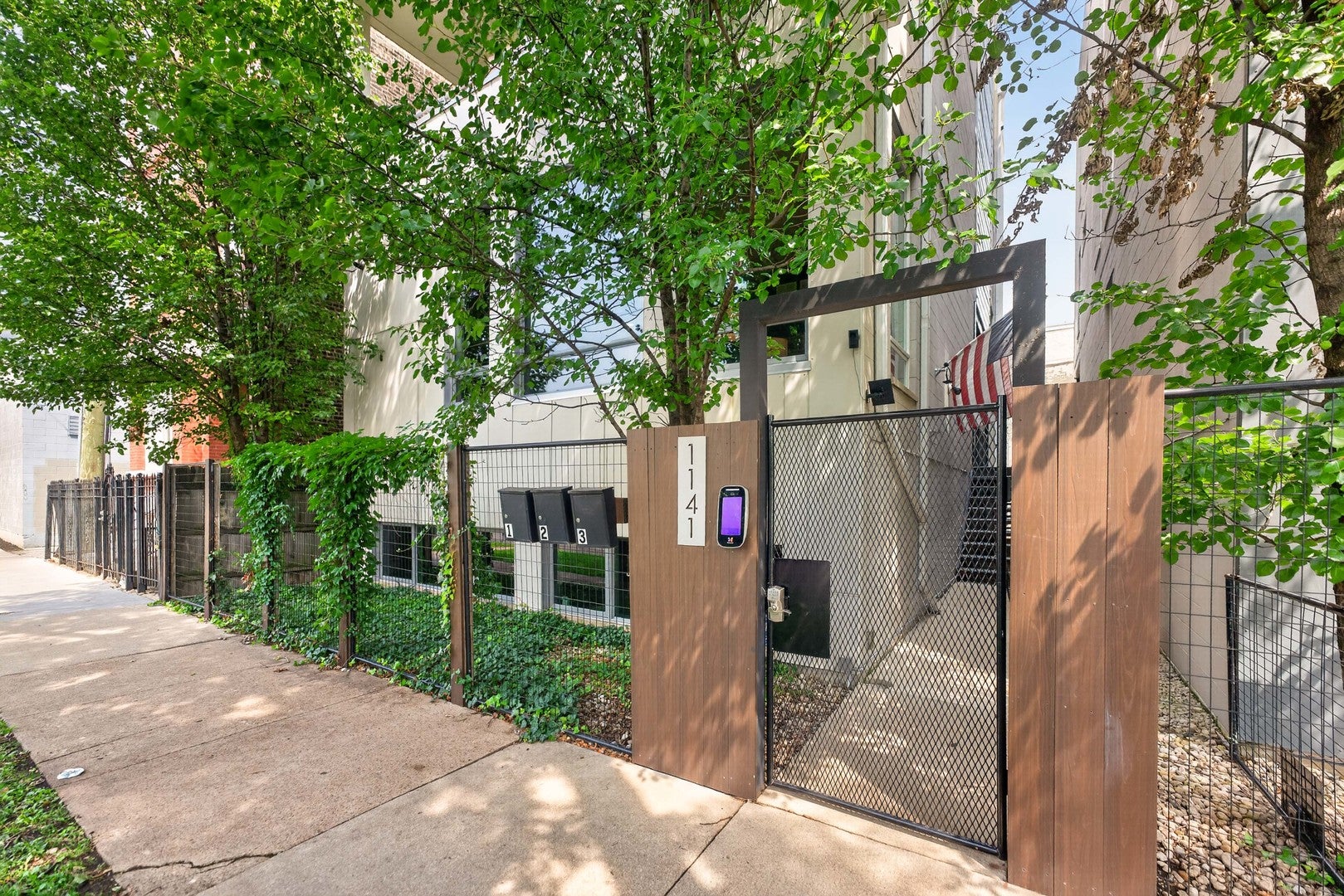 1141 N LEAVITT Street 1
