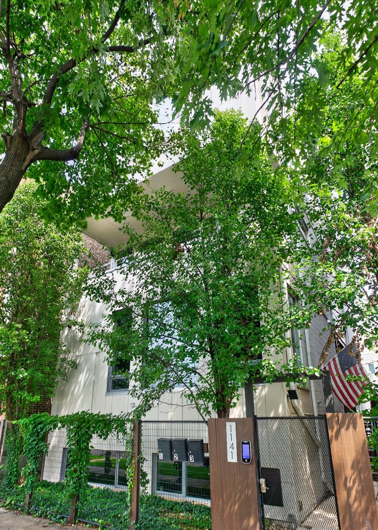 1141 N LEAVITT Street 1
