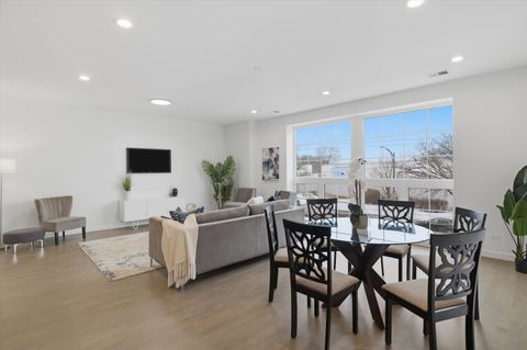 Tiny photo for 5824 N Lincoln Avenue #2S, Chicago, IL 60659 (MLS # 12572181)