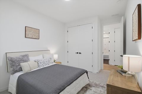 Tiny photo for 5824 N Lincoln Avenue #2S, Chicago, IL 60659 (MLS # 12572181)