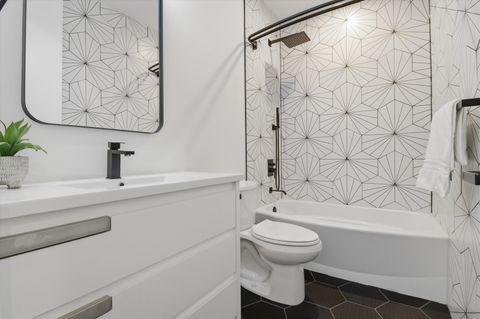 Tiny photo for 5824 N Lincoln Avenue #2S, Chicago, IL 60659 (MLS # 12572181)