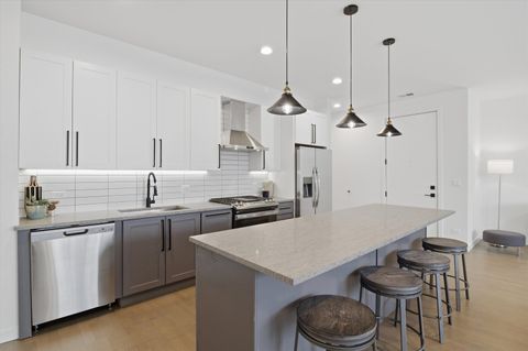 Tiny photo for 5824 N Lincoln Avenue #2S, Chicago, IL 60659 (MLS # 12572181)