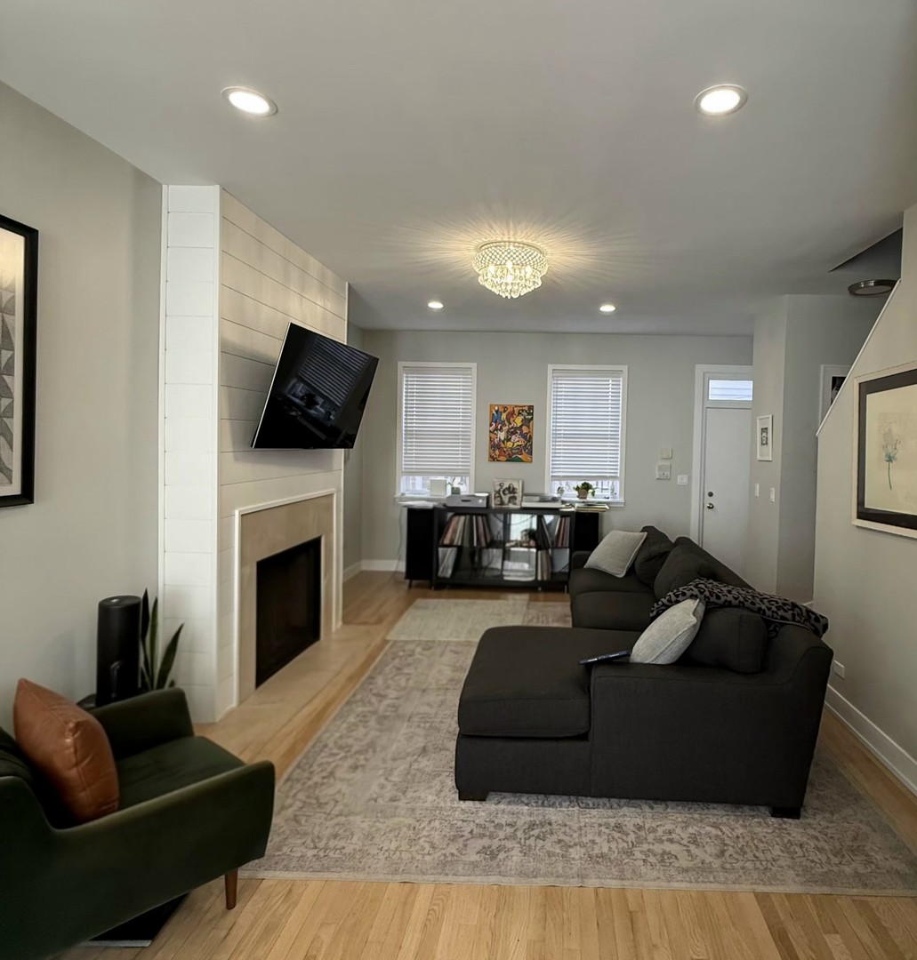 1733 W Crystal Street C