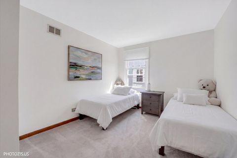 Tiny photo for 103 N Sterling Heights Road, Vernon Hills, IL 60061 (MLS # 12628772)