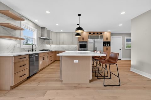Tiny photo for 1230 Guerin Road, Libertyville, IL 60048 (MLS # 12631210)