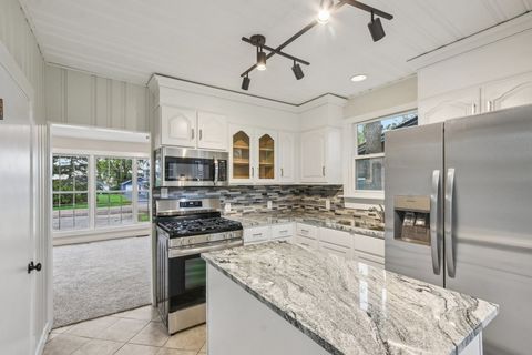 Tiny photo for 10280 Kenilworth Avenue, Algonquin, IL 60102 (MLS # 12472364)