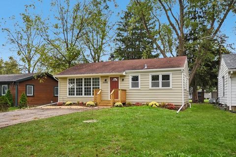 Photo of 10280 Kenilworth Avenue, Algonquin, IL 60102 (MLS # 12472364)
