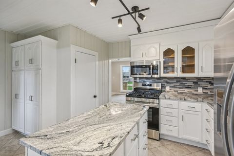 Tiny photo for 10280 Kenilworth Avenue, Algonquin, IL 60102 (MLS # 12472364)