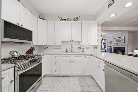 Tiny photo for 7639 N Eastlake Terrace #1D, Chicago, IL 60626 (MLS # 12742421)
