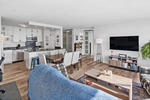 Tiny photo for 5455 N SHERIDAN Road #808, Chicago, IL 60640 (MLS # 12581260)