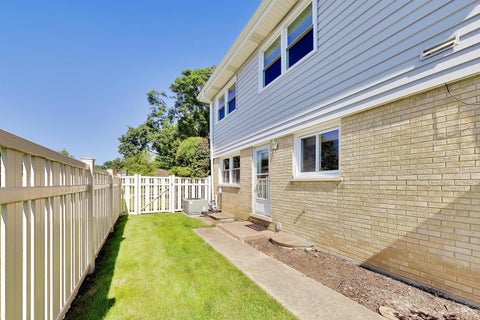 Tiny photo for 2505 E Mayfair Road, Arlington Heights, IL 60004 (MLS # 12699885)