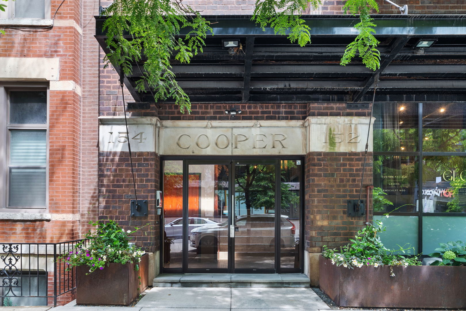 152 W Huron Street 5