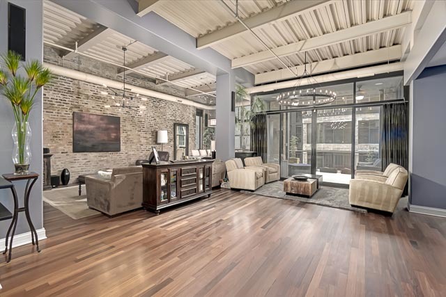 152 W Huron Street 5